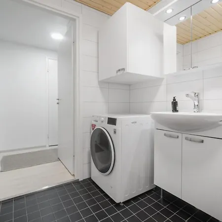 Kotimaailma Helsinki Keltasafiirinpolku 3 * Vantaa